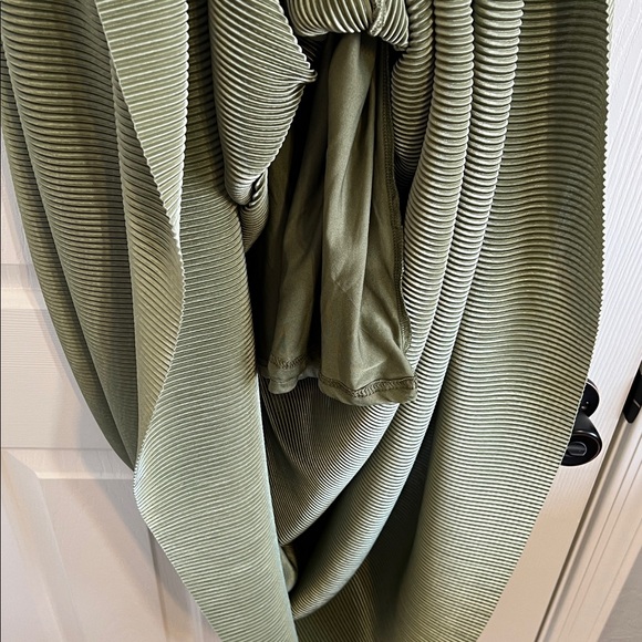 BalticBorn Athena Pleated Maxi Dress sage green size medium - Picture 8 of 9